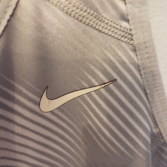 Nike Dri-Fit Razor Back Tank with Built in Bra Size L - Picture 4 of 6